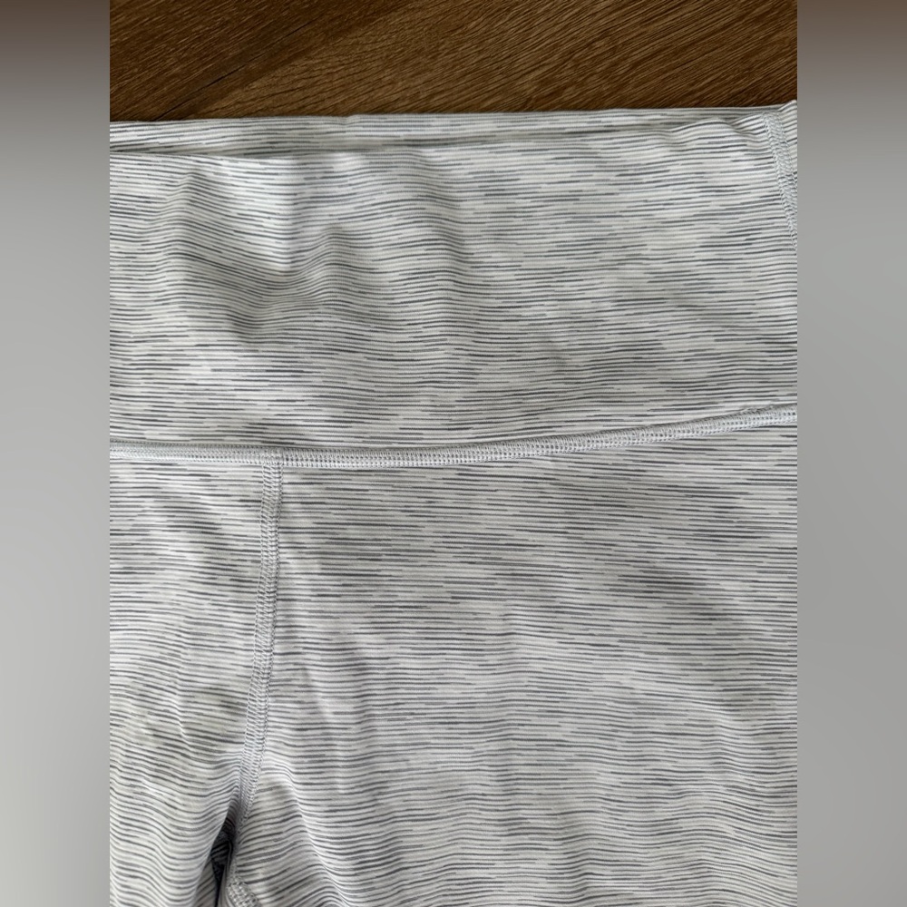 Lululemon white/ grey align leggings - Picture 4 of 4